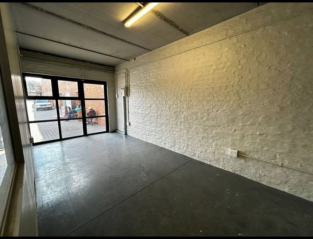 90M² WAREHOUSE TO LET IN EASTGATE